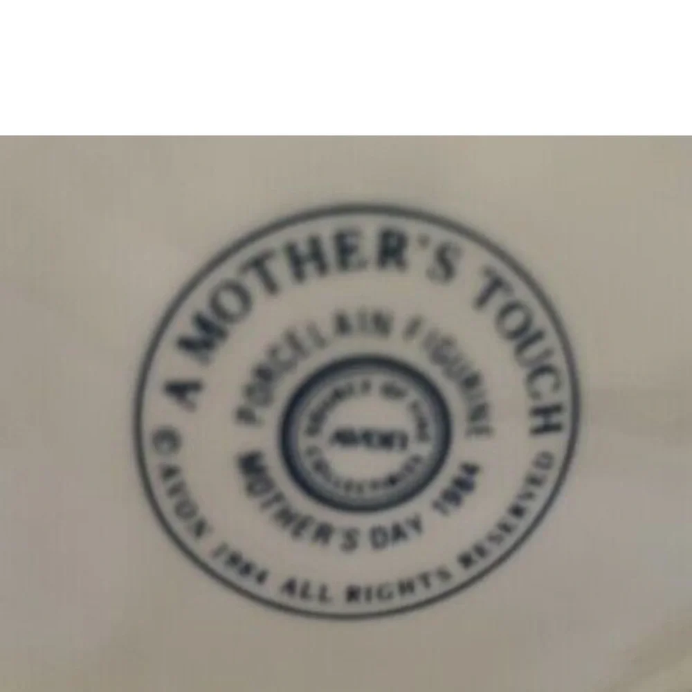 SOLD Vintage AVON “a Mothers Touch” Figurine - Picture 7 of 7